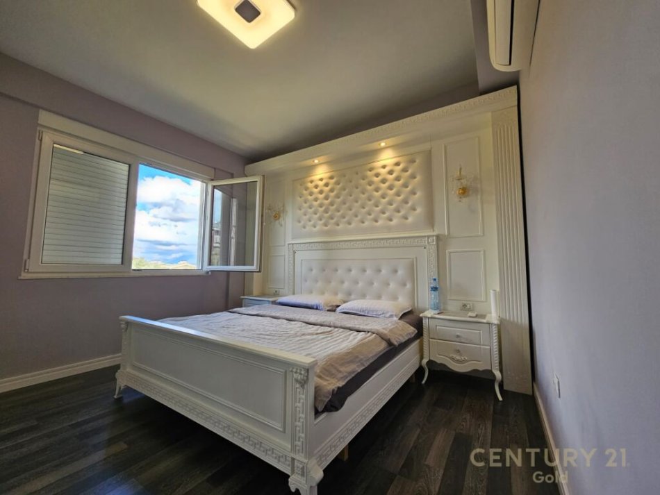 Tirane, shes apartament 3+1+2 , 172 m² 350.000 € (Liqeni i Thatë)