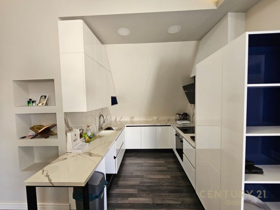 Tirane, shes apartament 3+1+2 , 172 m² 350.000 € (Liqeni i Thatë)