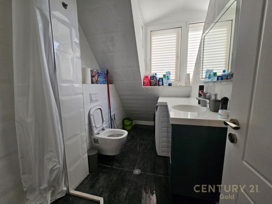 Tirane, shes apartament 3+1+2 , 172 m² 350.000 € (Liqeni i Thatë)