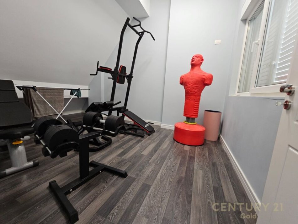 Tirane, shes apartament 3+1+2 , 172 m² 350.000 € (Liqeni i Thatë)