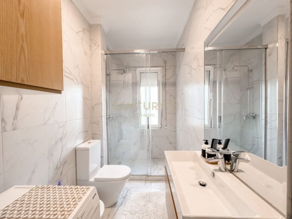 Tirane, shitet apartament 3+1 Kati 3, 124 m² 260.000 € (Kopeshti botanik)