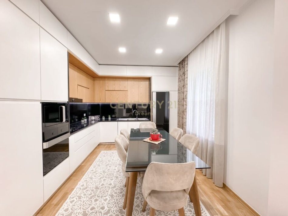 Tirane, shes apartament 3+1+2+POST PARKIMI , 124 m² 260.000 € (Kopshti Botanik Zoologjik)