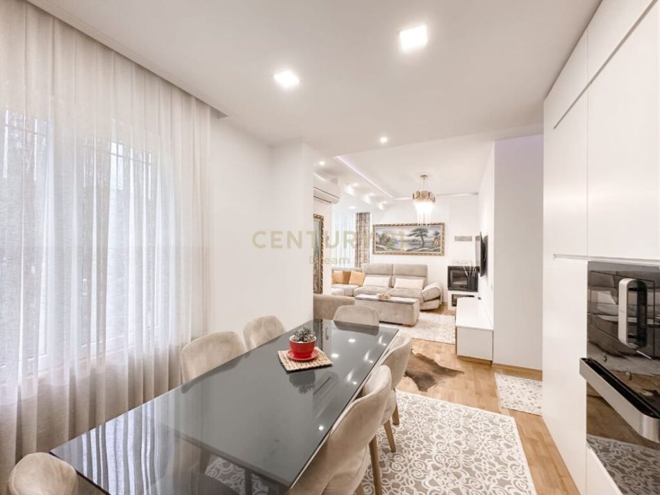 Tirane, shitet apartament 3+1 Kati 3, 124 m² 260.000 € (Kopeshti botanik)