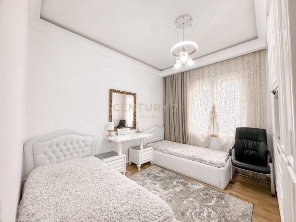 Tirane, shitet apartament 3+1 Kati 3, 124 m² 260.000 € (Kopeshti botanik)