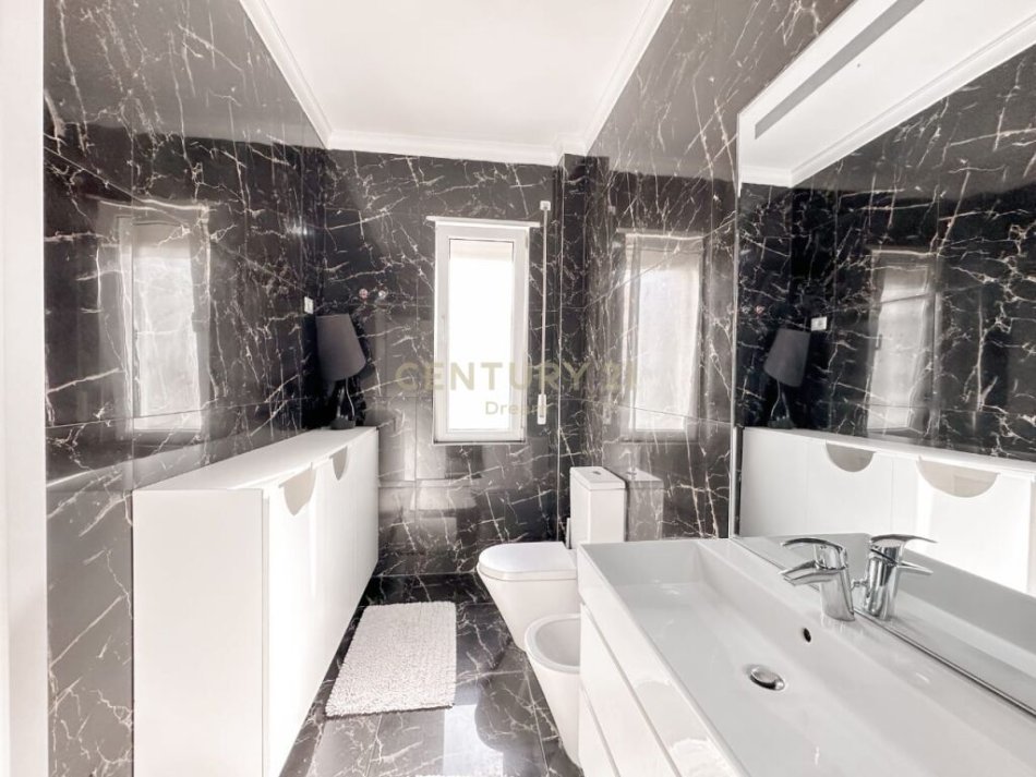Tirane, shitet apartament 3+1 Kati 3, 124 m² 260.000 € (Kopeshti botanik)