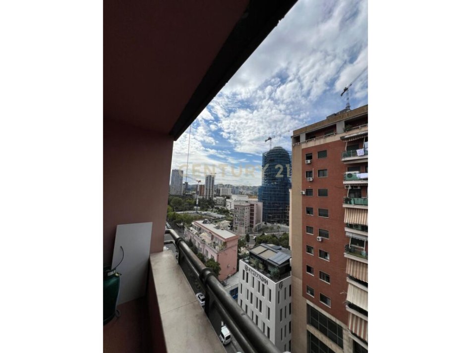Tirane, jepet me qera apartament 2+1 Kati 9, 100 m² 700 € (RRUGA E BARRIKADAVE)