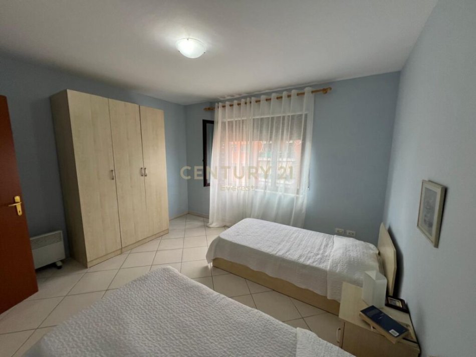 Tirane, jepet me qera apartament 2+1 Kati 9, 100 m² 700 € (RRUGA E BARRIKADAVE)