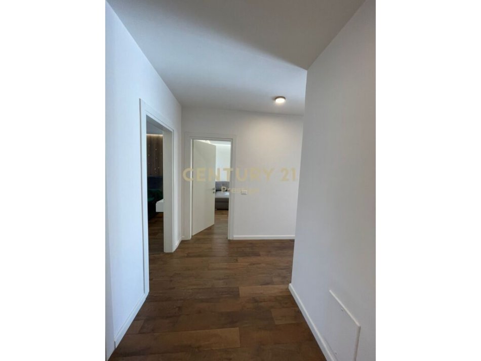 Tirane, jepet me qera apartament 3+1 Kati 9, 153 m² 2.500 € (Ambasada amerikane)