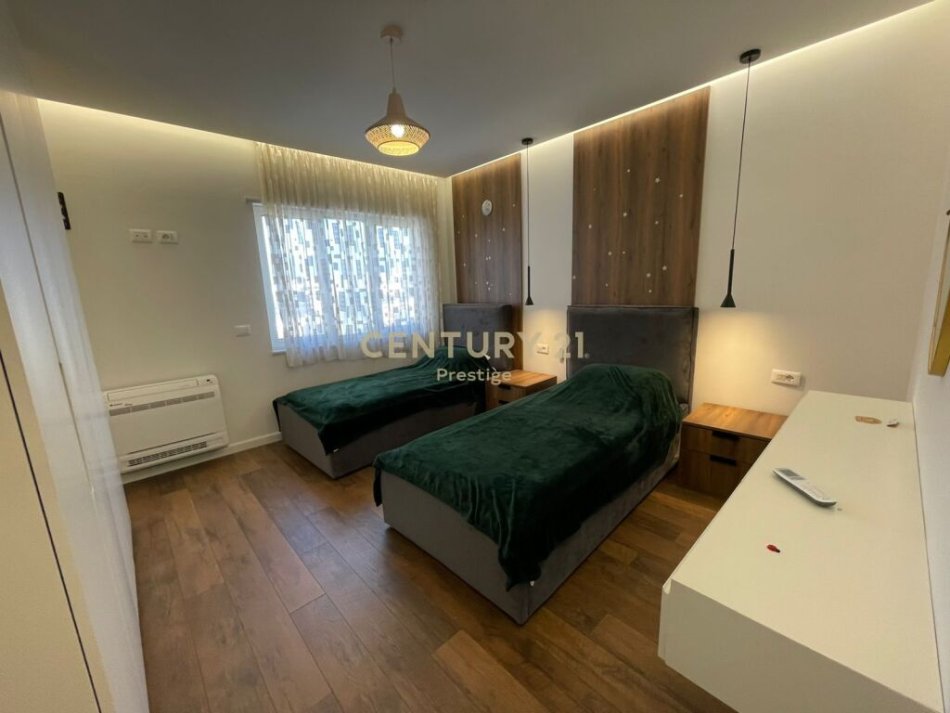 Tirane, jepet me qera apartament 3+1 Kati 9, 153 m² 2.500 € (Ambasada amerikane)
