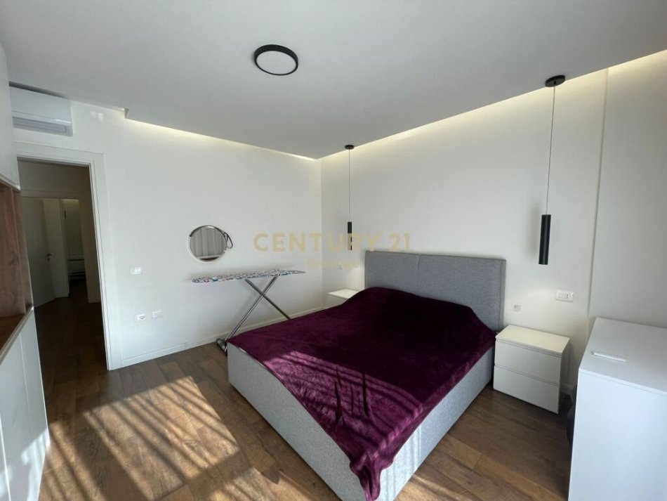 Tirane, jepet me qera apartament 3+1 Kati 9, 153 m² 2.500 € (Ambasada amerikane)