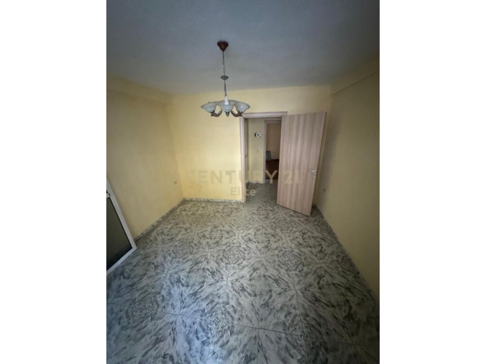 Tirane, shitet apartament 1+1 Kati 1, 42 m² 109.000 € (Perlat Rexhepi)