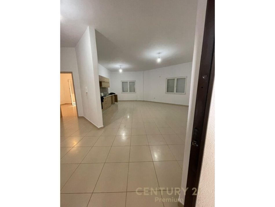 Tirane, jepet me qera apartament 2+1 Kati 1, 102 m² 500 € (Liqeni i Thate PREMIUM101991)