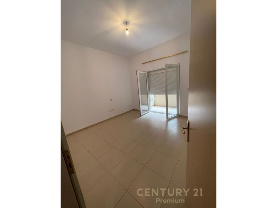 Tirane, jepet me qera apartament 2+1 Kati 1, 102 m² 500 € (Liqeni i Thate PREMIUM101991)