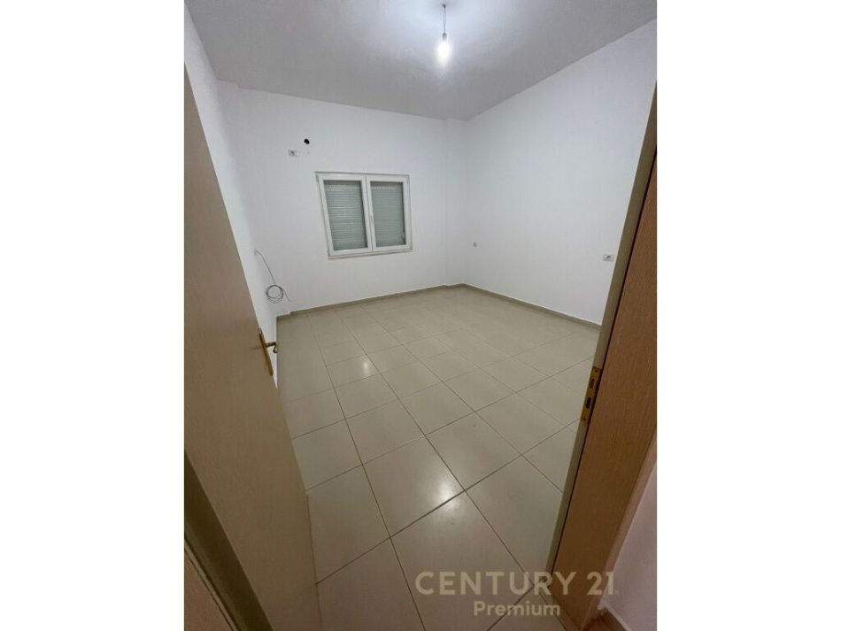 Tirane, jepet me qera apartament 2+1 Kati 1, 102 m² 500 € (Liqeni i Thate PREMIUM101991)