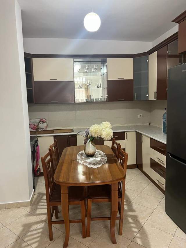 Tirane, jap me qera apartament 3+1+A+BLK Kati 3, 110 m² 35.000 Leke (Rruga Muhamet Daliu)