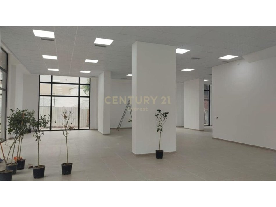 Tirane, shes ambjent biznesi , 418 m² 1.255.000 € (Rruga Barrikadave)