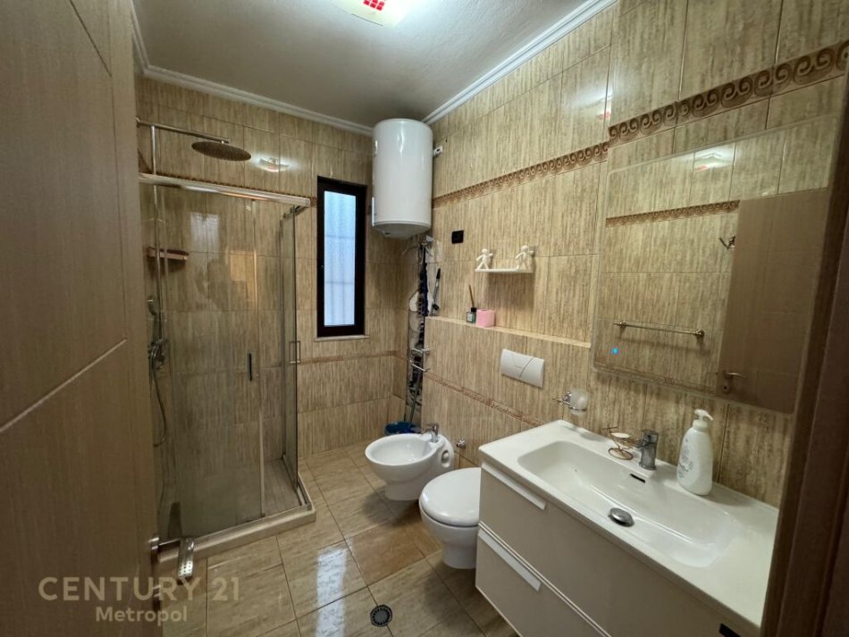 Tirane, shes apartament 2+1 , 110 m² 300.000 € (Ish Blloku)