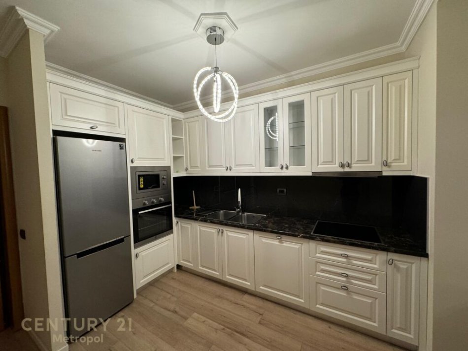 Tirane, shes apartament 2+1 , 110 m² 300.000 € (Ish Blloku)