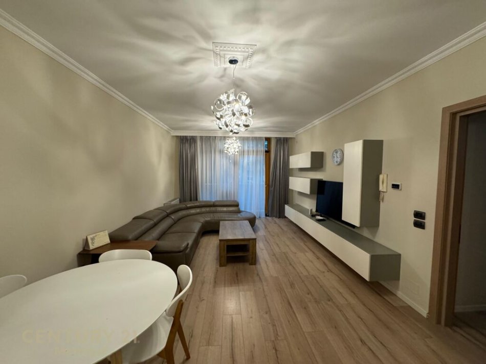 Tirane, shes apartament 2+1 , 110 m² 300.000 € (Ish Blloku)