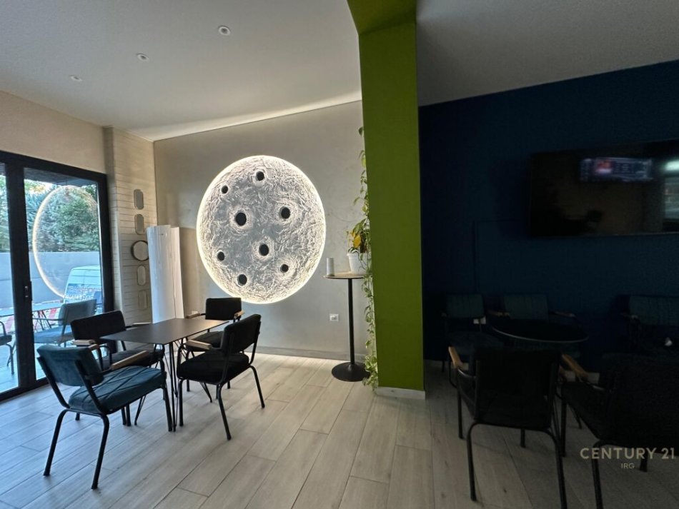 Tirane, jepet me qera bar-kafe Kati 0, 115 m² 900 € (Reane Square 21)