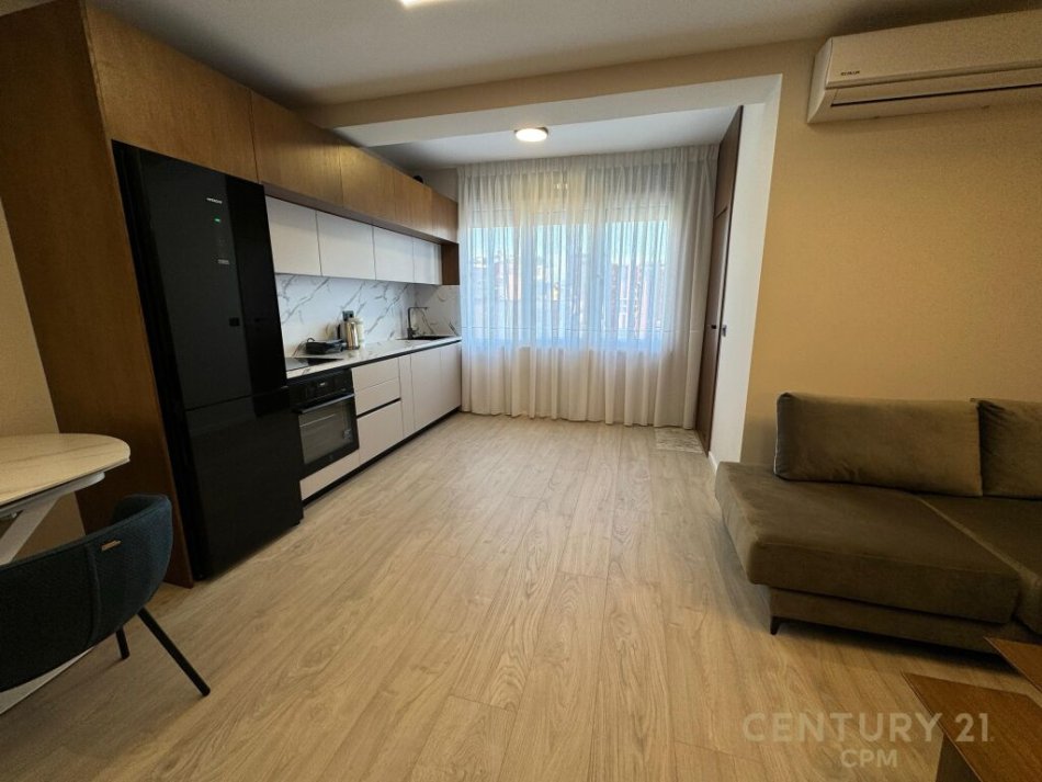 Tirane, jepet me qera apartament 1+1 Kati 7, 56 m² 850 € (9 Katshet)