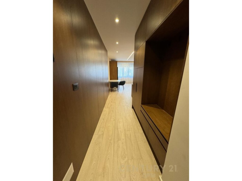 Tirane, jepet me qera apartament 1+1 Kati 7, 56 m² 850 € (9 Katshet)