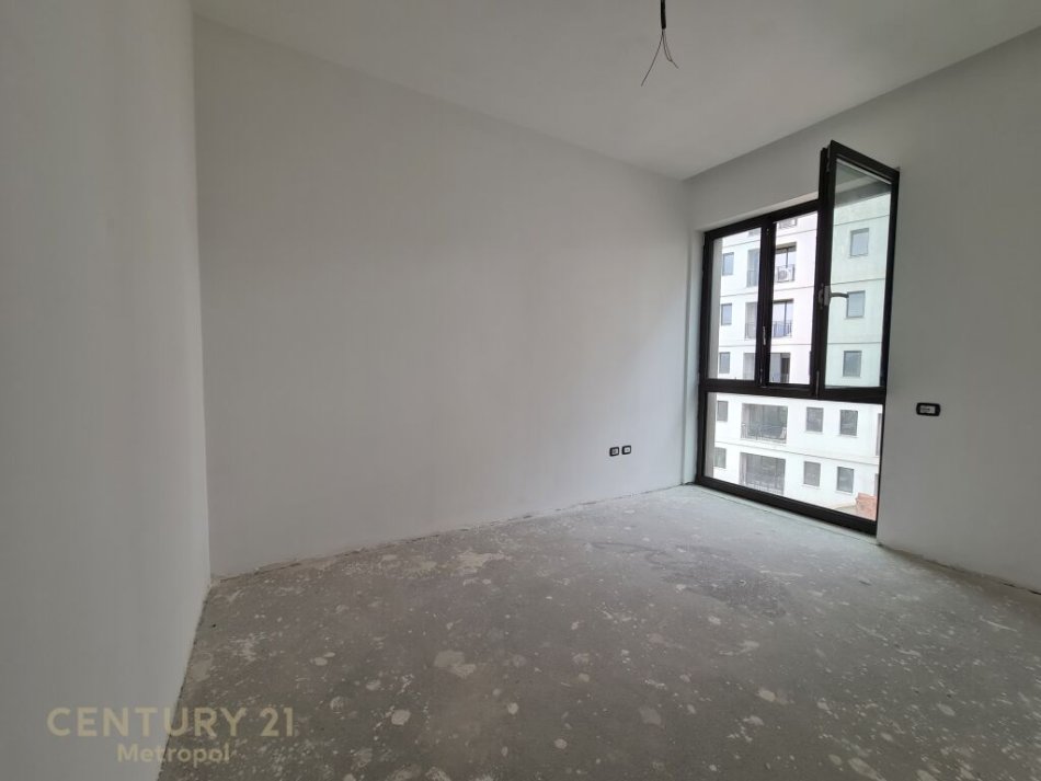 Tirane, shitet apartament 2+1 Kati 4, 120 m² 300.000 € (Liqen i thate)