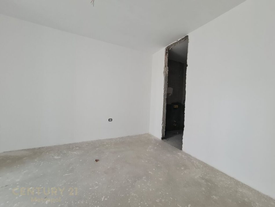 Tirane, shitet apartament 2+1 Kati 4, 120 m² 300.000 € (Liqen i thate)