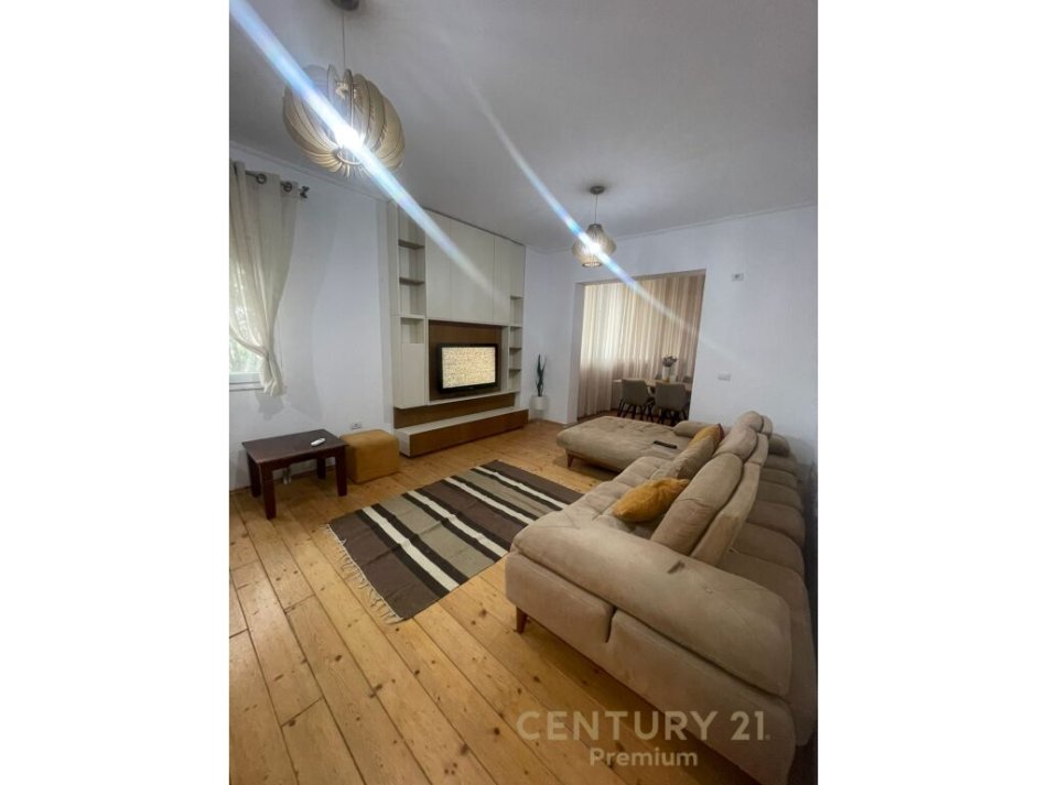 Tirane, jap me qera apartament 2+1+2 , 95 m² 600 € (Kopshti Botanik Zoologjik)