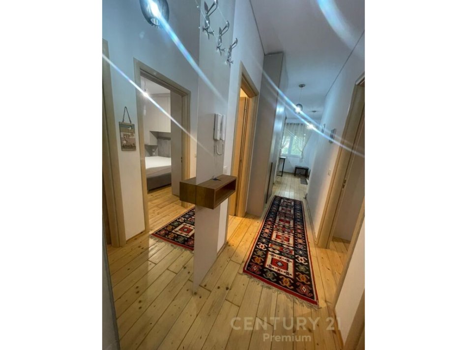 Tirane, jap me qera apartament 2+1+2 , 95 m² 600 € (Kopshti Botanik Zoologjik)