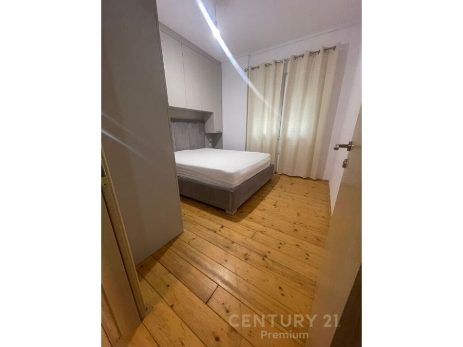 Tirane, jap me qera apartament 2+1+2 , 95 m² 600 € (Kopshti Botanik Zoologjik)