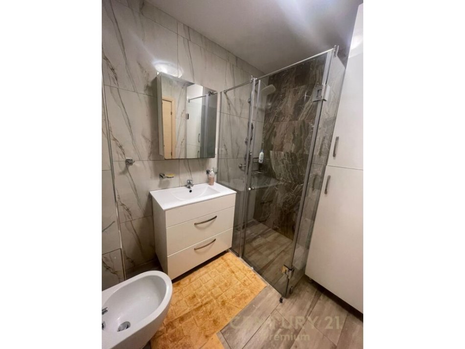 Tirane, jap me qera apartament 2+1+2 , 95 m² 600 € (Kopshti Botanik Zoologjik)