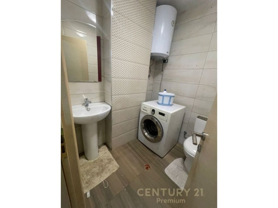 Tirane, jap me qera apartament 2+1+2 , 95 m² 600 € (Kopshti Botanik Zoologjik)