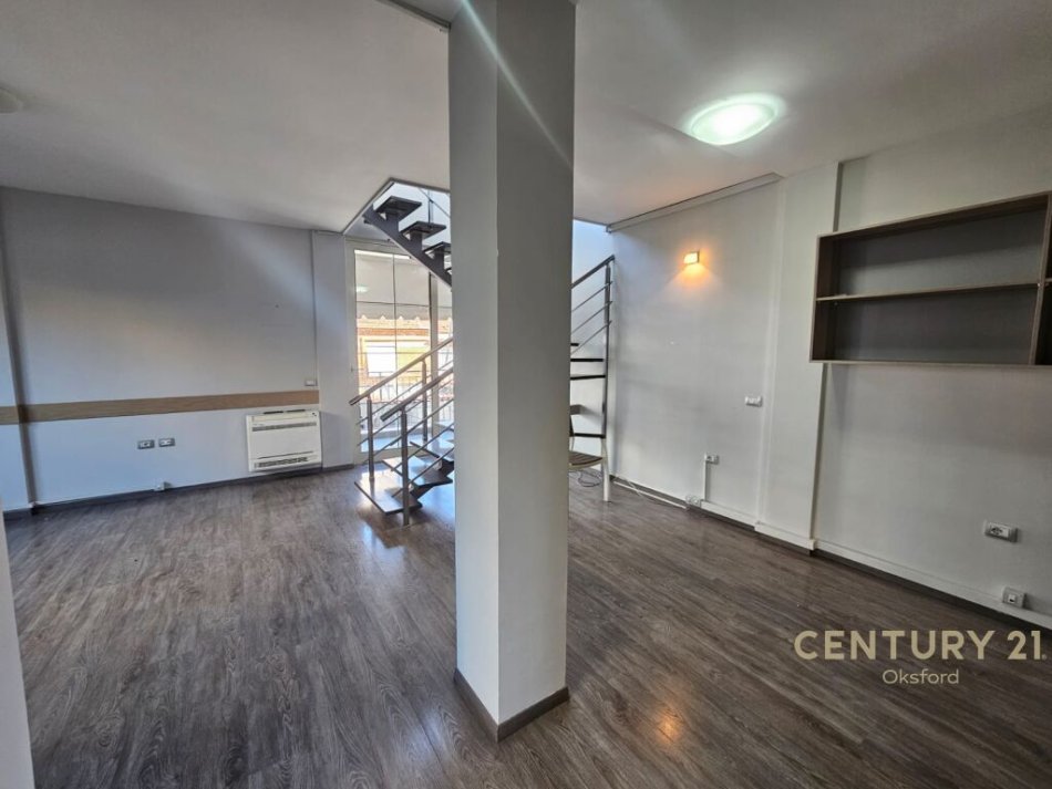 Tirane, jepet me qera ambjent biznesi Kati 2, 133 m² 1.400 € (21 Dhjetori)