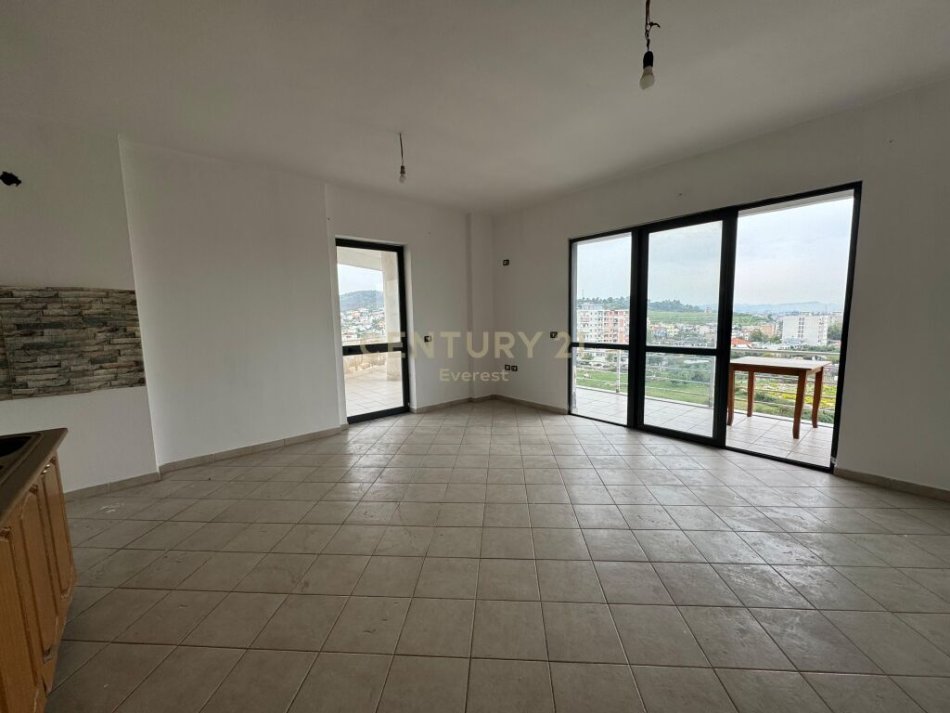 Tirane, shitet apartament 2+1 Kati 8, 132 m² 135.000 € (Yzberish everest102155)