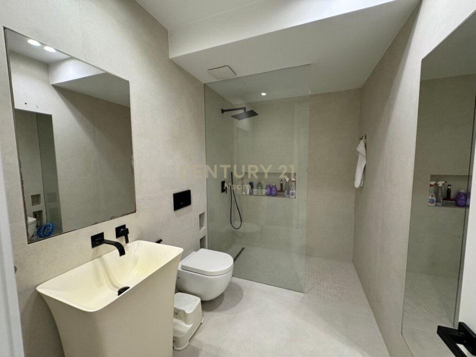 Tirane, shes apartament 2+1+Ballkon Kati 1, 117 m² 270.000 € (Liqeni i Thate, Neom102189)