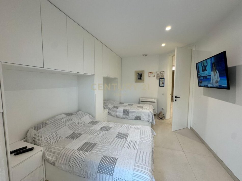 Tirane, shes apartament 2+1+Ballkon Kati 1, 117 m² 270.000 € (Liqeni i Thate, Neom102189)
