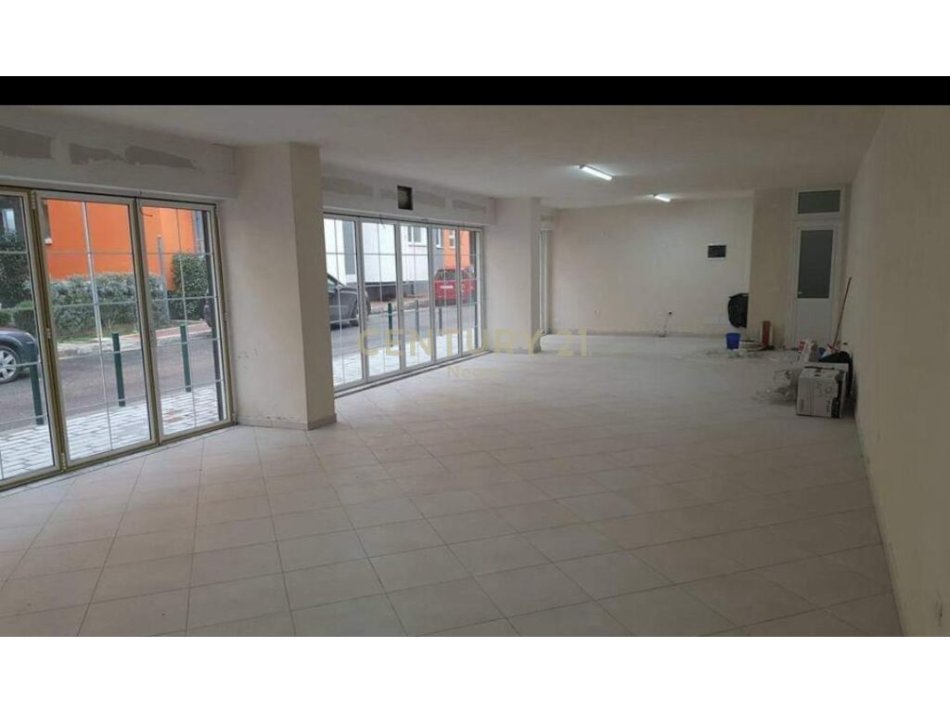 Tirane, shes ambjent biznesi Kati 0, 100 m² 207.000 € (Liqeni i Thate, Neom102191)