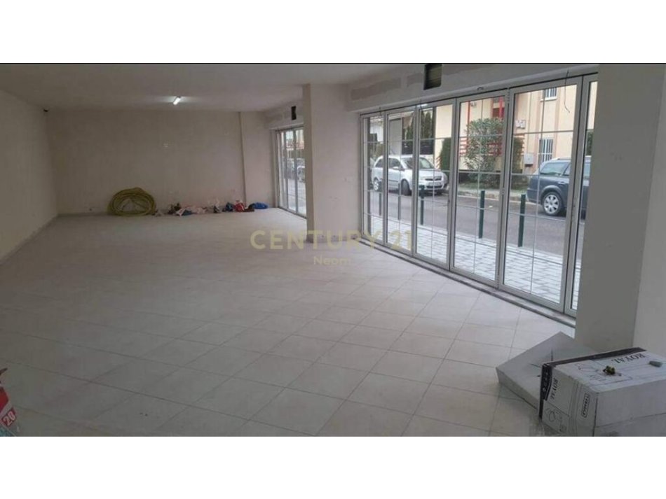 Tirane, jepet me qera ambjent biznesi Kati 0, 100 m² 700 € (Liqeni i Thate, Neom102192)