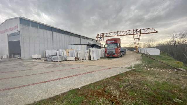 Tirane, shes magazine Kati 1, 6.500 m² 650.000 Euro (Tapiz)