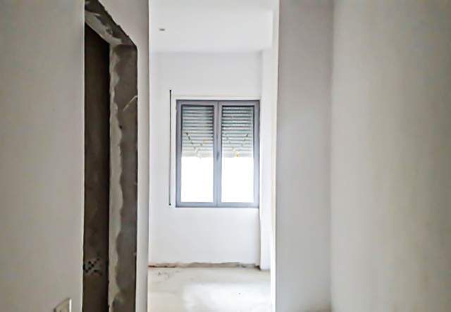 Tirane, shitet apartament 130 m² 160.000 Euro