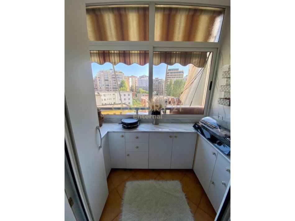 Tirane, jepet me qera 1+1 Kati 4, 700 € (air albania)