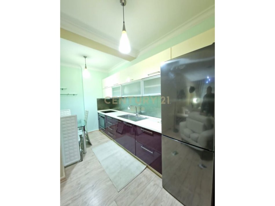 Tirane, jepet me qera apartament 1+1 Kati 2, 85 m² 750 € (bllok)