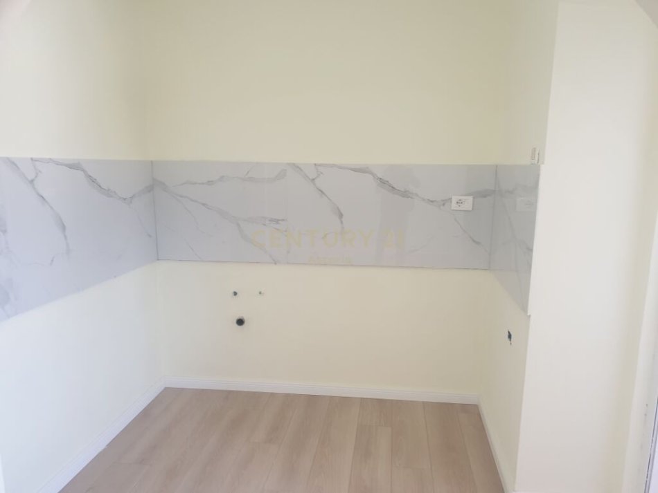 Tirane, shitet apartament Kati 5, 57 m² 82.000 € (Ali Demi)