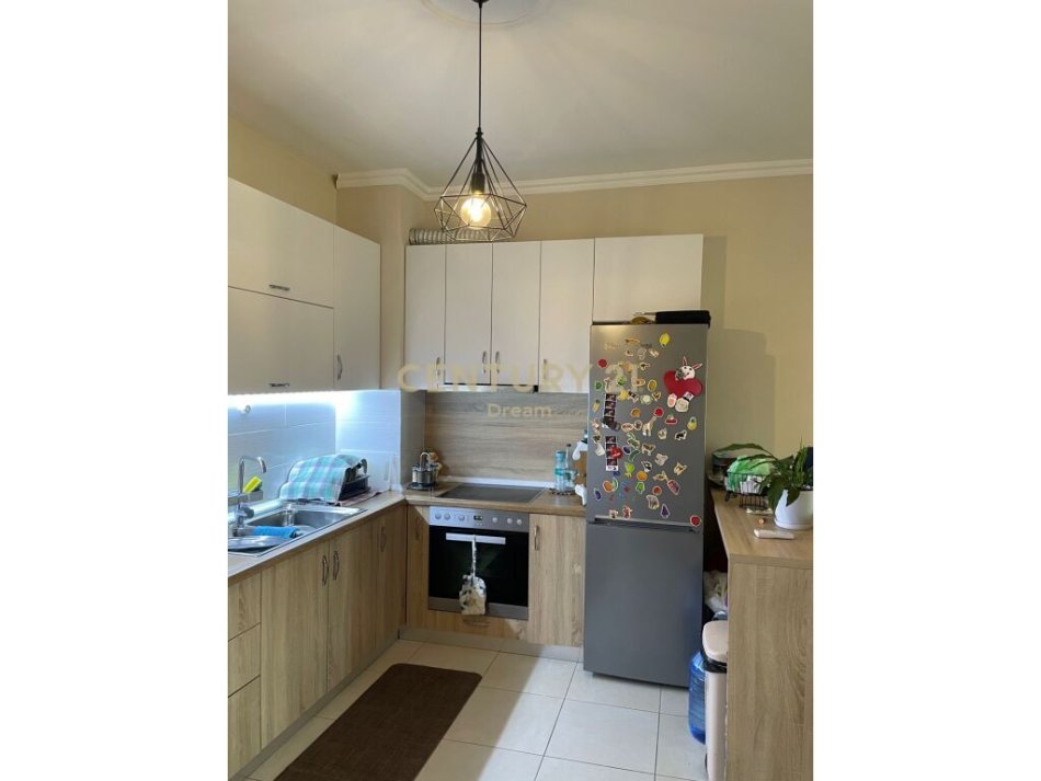 Tirane, shitet apartament 2+1 Kati 2, 115 m² 155.000 € (kinostudio)