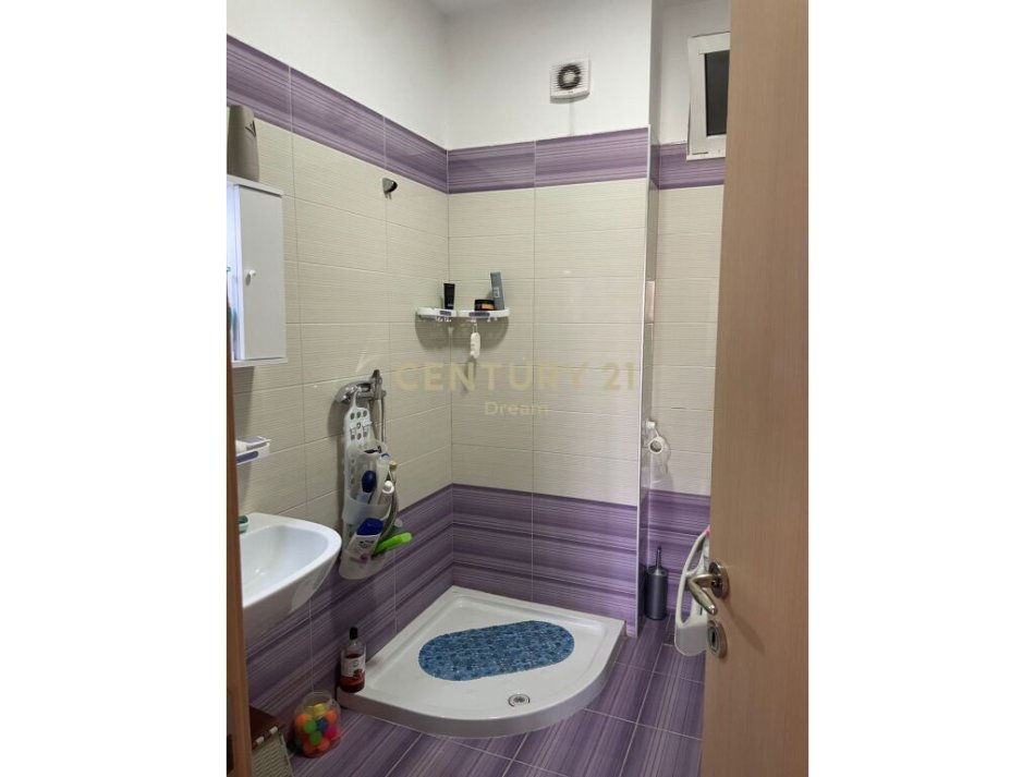 Tirane, shitet apartament 2+1 Kati 2, 115 m² 155.000 € (kinostudio)