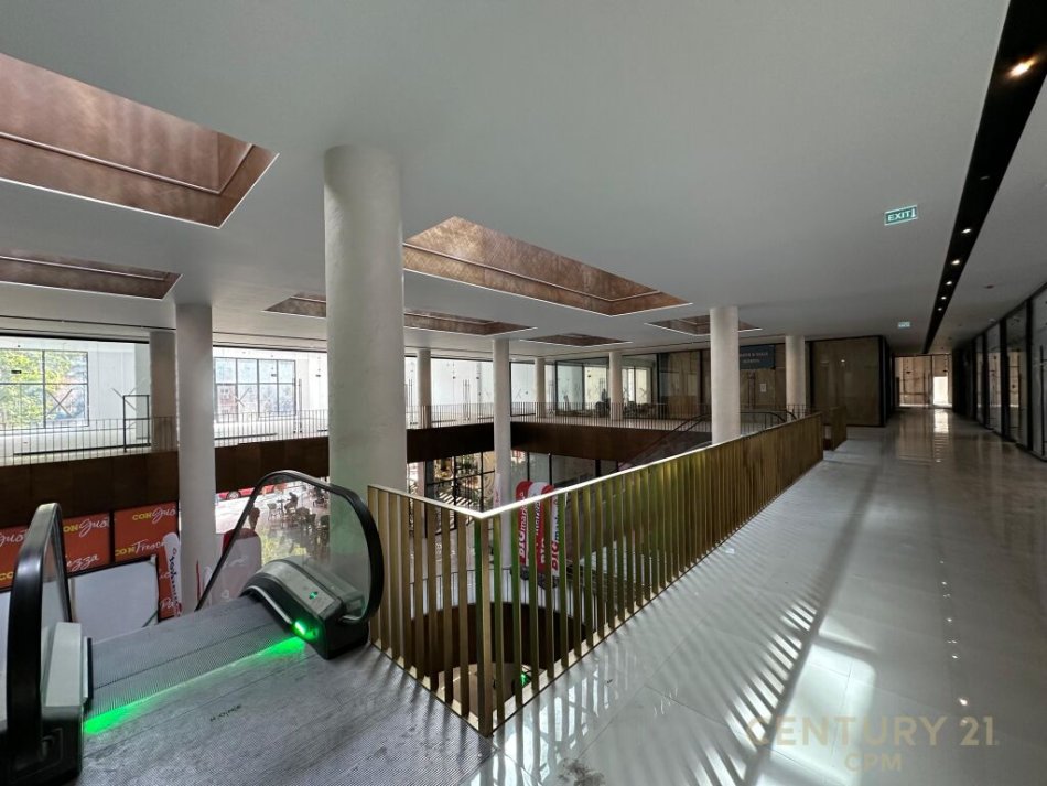 Tirane, jepet me qera ambjent biznesi Kati 1, 57 m² 1.500 € (Rruga e Kavajes)