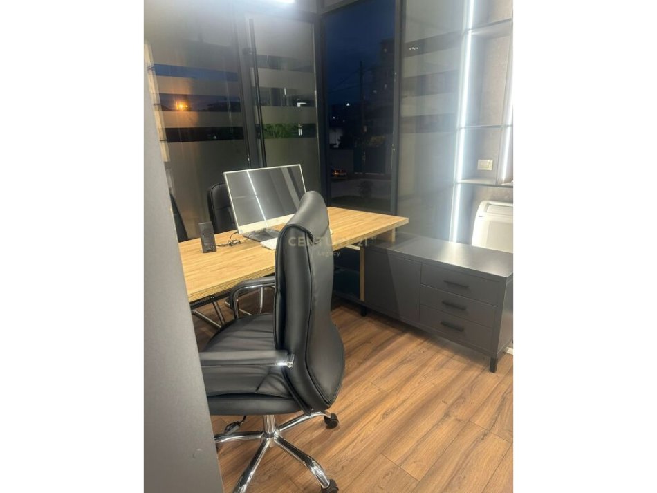 Tirane, jepet me qera ambjent biznesi Kati 0, 35 m² 650 € (Bulevardi i Ri Hipoteka)