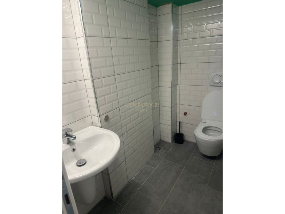 Tirane, jepet me qera ambjent biznesi Kati 0, 35 m² 650 € (Bulevardi i Ri Hipoteka)