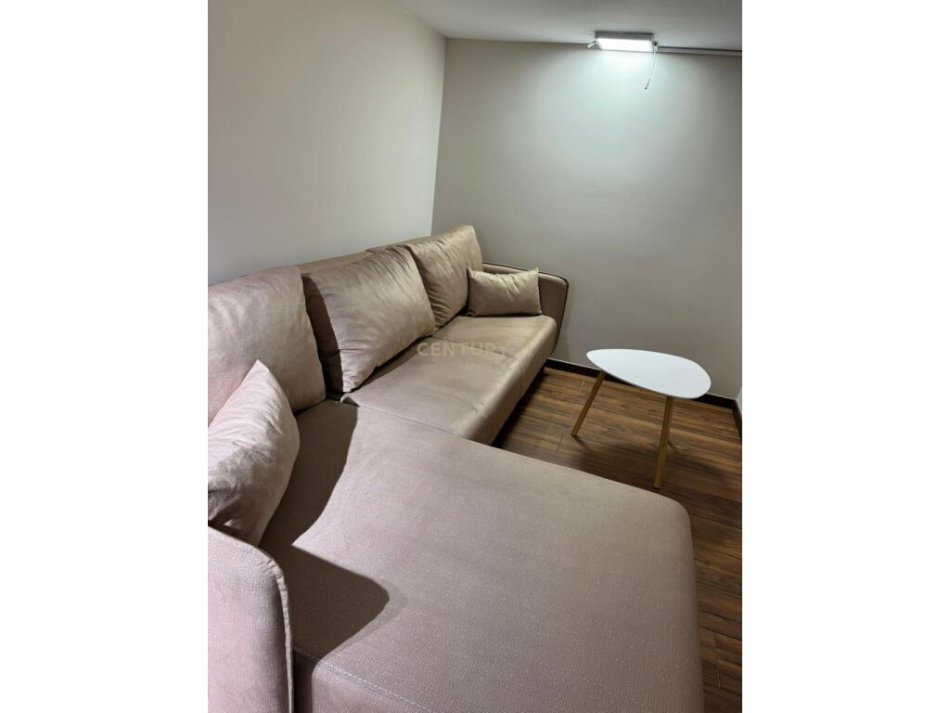 Tirane, jepet me qera zyre , 20 m² 350 € (Bulevardi i Ri Hipoteka)